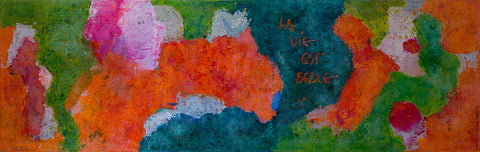 'La vie est belle' lautet der Titel des Wandbildes der Künstlerin Brigitte Anna Franck in der Größe 190x60 cm. Das Bild im Querformat besteht aus verschiedenen, unregelmäßigen Farbflächen im KomplementärKontrast. Der Schriftzug 'La vie est belle' ist im rechten Bildbereich sichtbar.