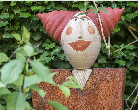 Susanne Boerner: 'Grossfigur: Koerper Ausrufezeichen - Kopf Dolores_orange'