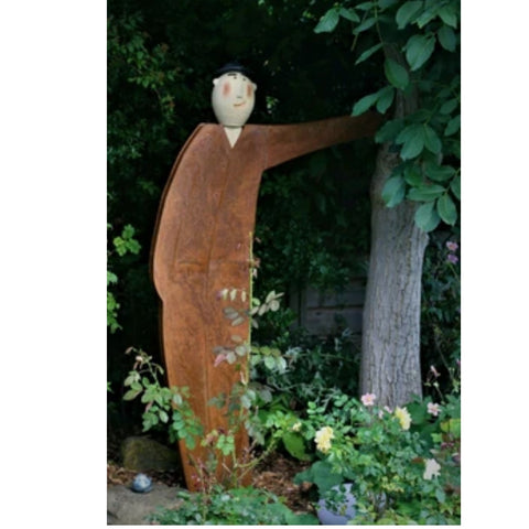 Susanne Boerner: 'Gartenfreund_linker Arm anlehnend'
