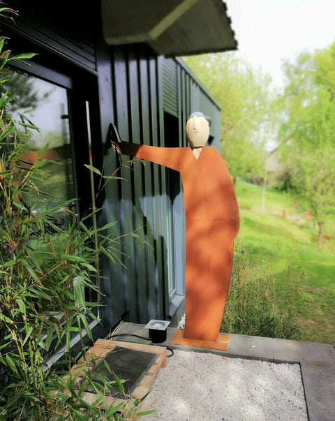 Susanne Boerner: 'Gartenfreund_rechter Arm anlehnend'