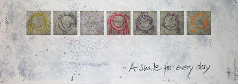 Hellgraues Wandbild im Format 170x060 cm mit 7 lächelnden Smileys und dem Titel 'A smile for every day_hellgrau' von der Künstlerin Brigitte Anna Franck